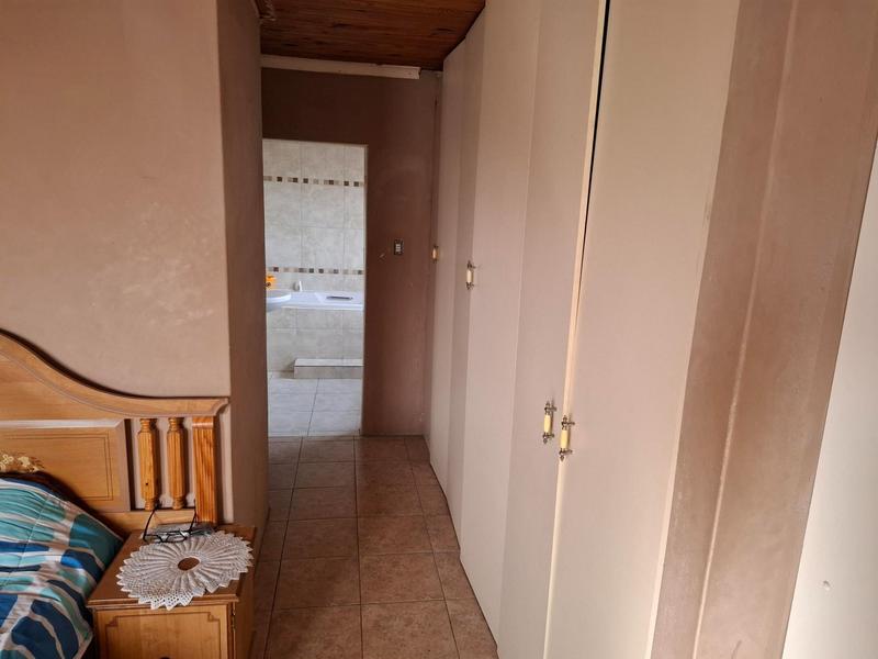 7 Bedroom Property for Sale in Riverton Western Cape